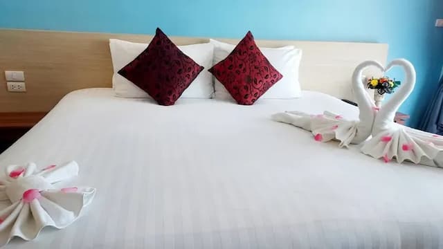 Saisawan Beach Resort Pattaya-Deluxe Sea View-8