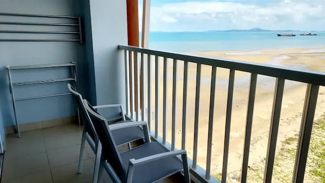 Saisawan Beach Resort Pattaya-Deluxe Sea View-3