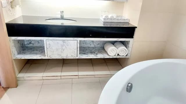 Saisawan Beach Resort Pattaya-Deluxe Sea View-12