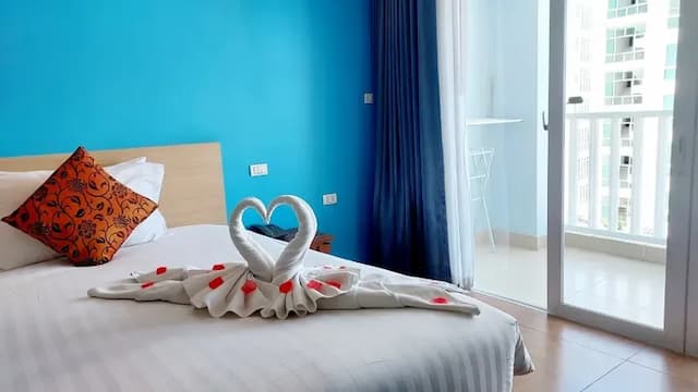 Saisawan Beach Resort Pattaya-Deluxe City View-2