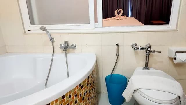 Saisawan Beach Resort Pattaya-Deluxe City View-8