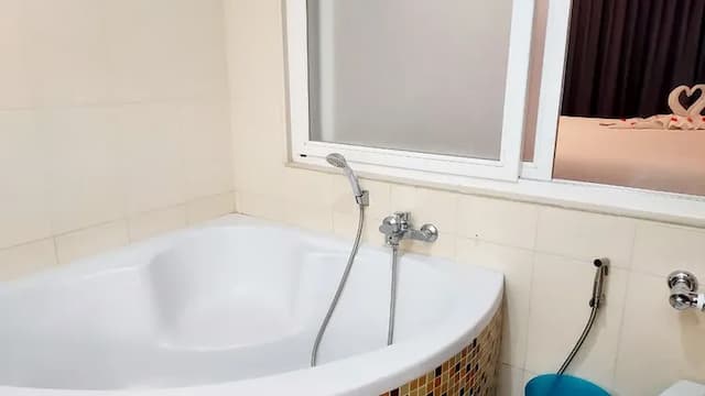 Saisawan Beach Resort Pattaya-Deluxe City View-7