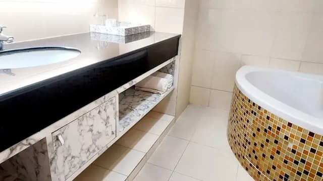 Saisawan Beach Resort Pattaya-Deluxe City View-13