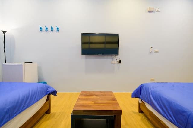 Summer Sea Hostel-whale-6