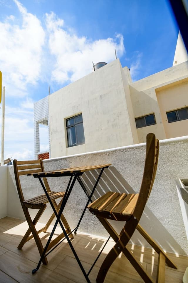 Summer Sea Hostel-whale-5