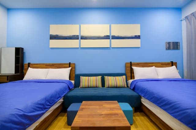 Summer Sea Hostel-whale-3