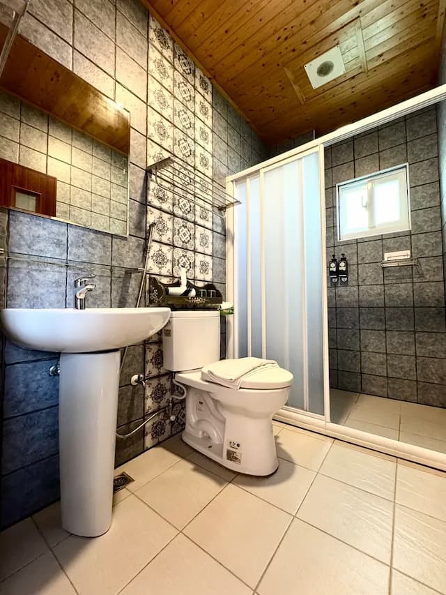 墾丁包棟民宿-童話民宿｜BBQ、電動麻將桌、音響設備、最高22人包棟-16人5房包棟(四人房*3+雙人房*2)-15