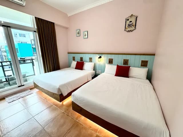 墾丁包棟民宿-童話民宿｜BBQ、電動麻將桌、音響設備、最高22人包棟-16人5房包棟(四人房*3+雙人房*2)-12