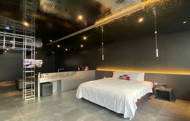 風華渡假旅館｜房內泳池、親子友善-晶鑽風華-工業風雙人房-1