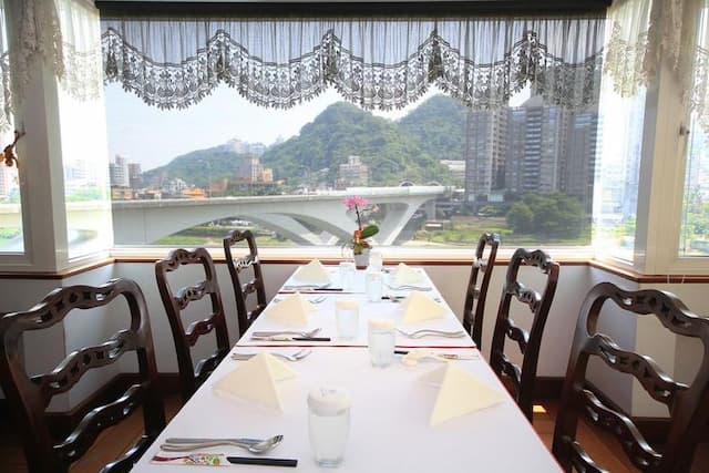 Beautiful Hotel-Superior Room with Lake View-3