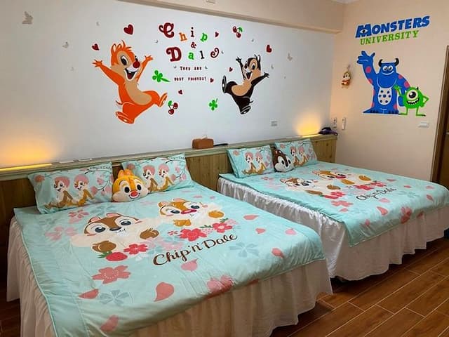 Hobby 8 Elevator-Family Room with Balcony-10