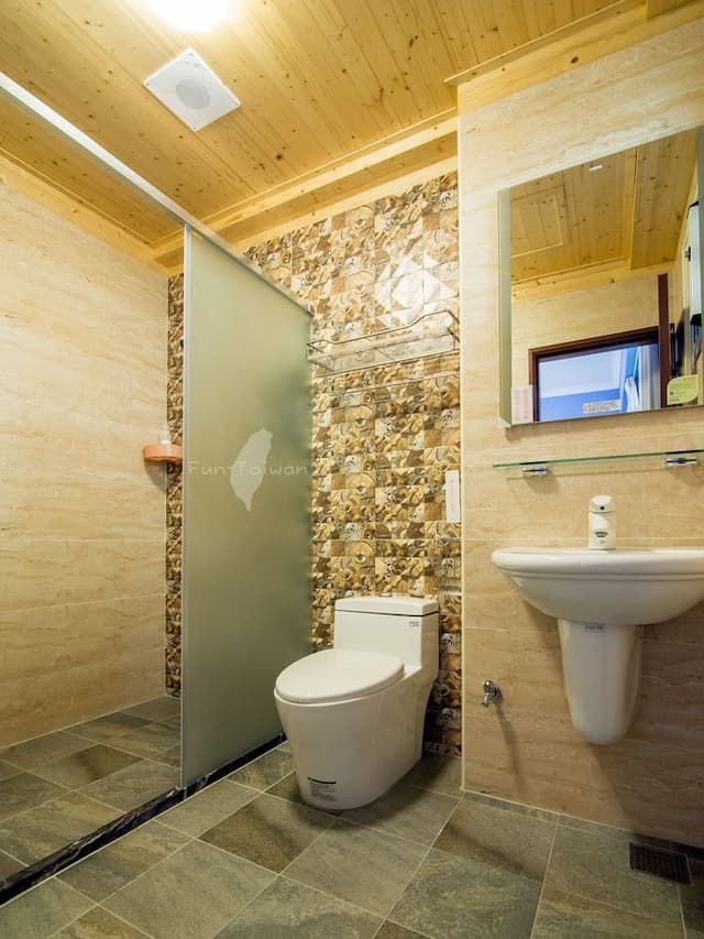 Hobby 8 Elevator-Double or twin room-3