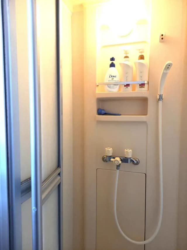 シャワー室