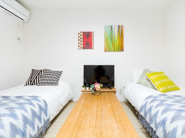 靠近大阪韓國城/桃谷站步行5分鐘/2室1廳/2層獨立屋/50㎡ 最大6人/提供Wi-Fi/鶴橋商店街環繞-2-6人 | 2張雙人床+2張沙發床-2