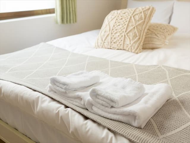 靠近大阪韓國城/桃谷站步行5分鐘/2室1廳/2層獨立屋/50㎡ 最大6人/提供Wi-Fi/鶴橋商店街環繞-2-6人 | 2張雙人床+2張沙發床-6