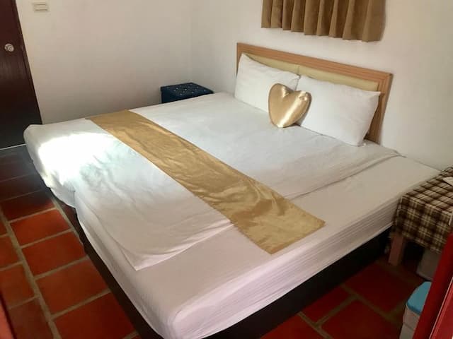 Golden Gate W Series Homestay-Cozy double room-4