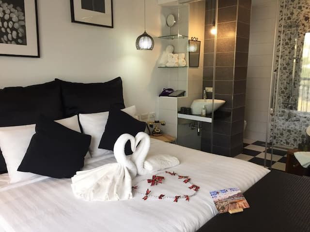 La Fleur BnB & Restaurant-Fashion Suite-5