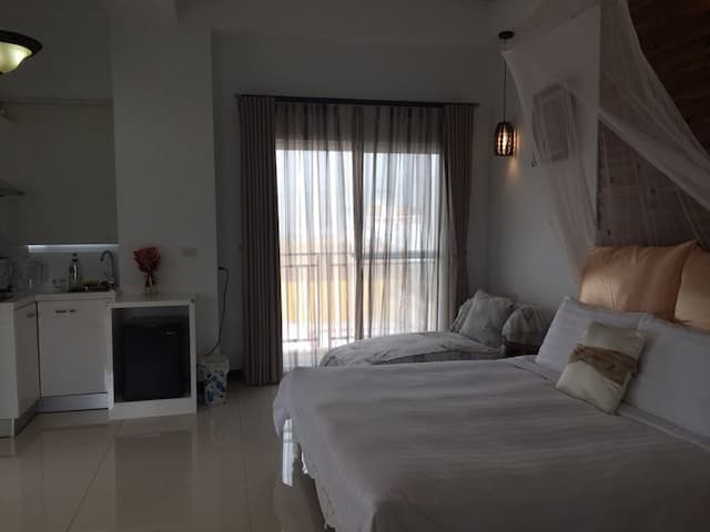 La Fleur BnB & Restaurant-Deluxe Rooftop Suite-5