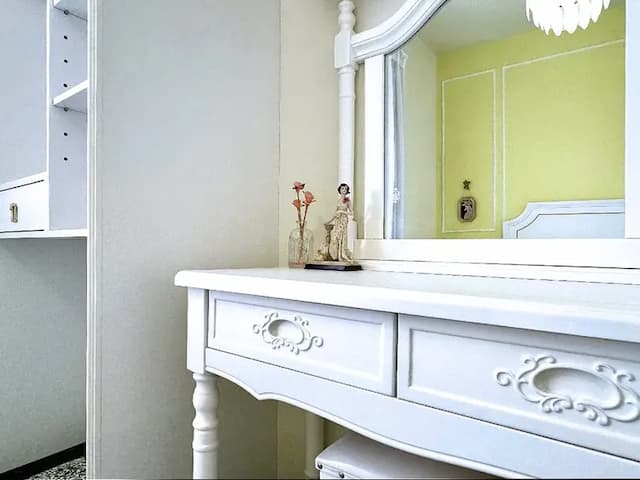 亨利·德·土魯斯-羅特列克玫瑰房-梳妝桌