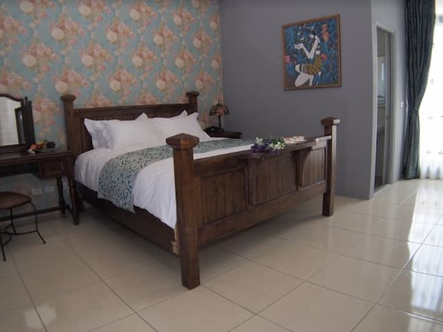 Hualien falls in love with Paris-Montmartre Double Room-1