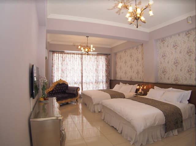 Hualien falls in love with Paris-Quadruple room-1