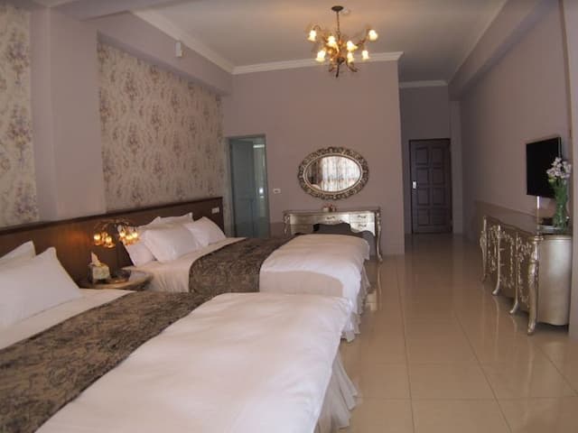 Hualien falls in love with Paris-Quadruple room-2