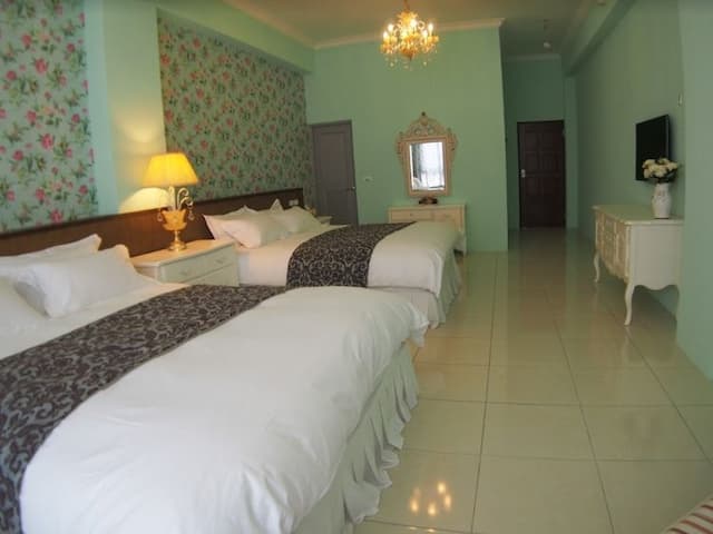 Hualien falls in love with Paris-Quadruple room-5