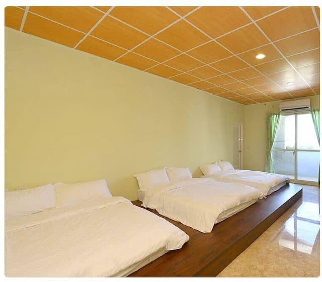 7th Street 160-Six-person room-1