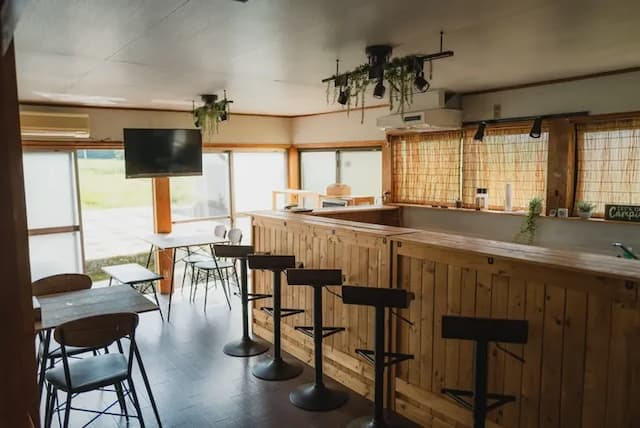 カウンターのあるダイニング