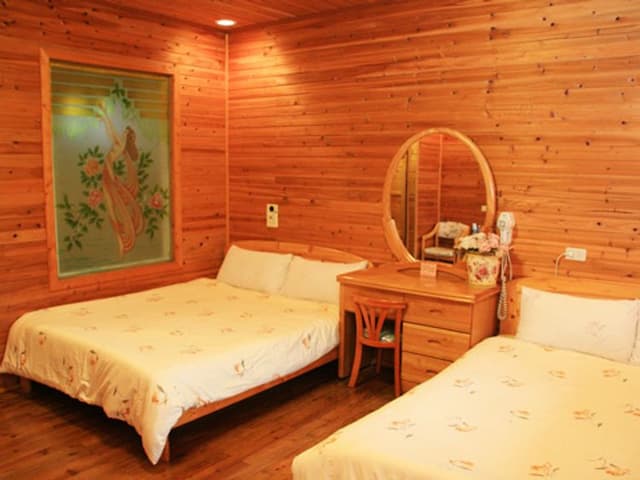 天秀山莊經典木屋四人套房