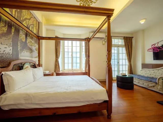 花蓮小熊城堡民宿-三人房有陽台附按摩浴缸-1