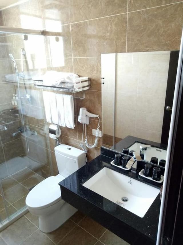 Lotus Guest House-Luxury quadruple room-6