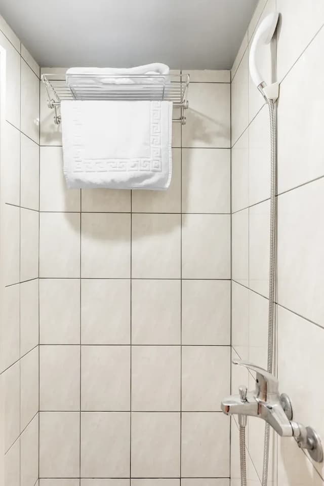 Harmony Smart Stay-Single room with shared toilet_A101-14