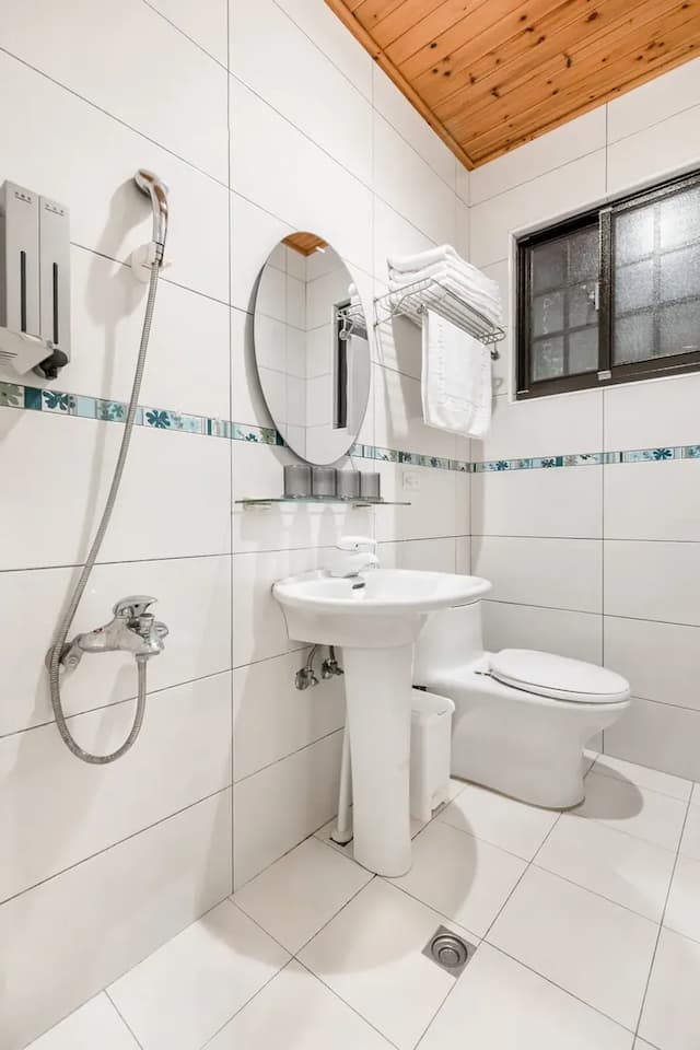 Harmony Smart Stay-Standard Quadruple Room_B202-13