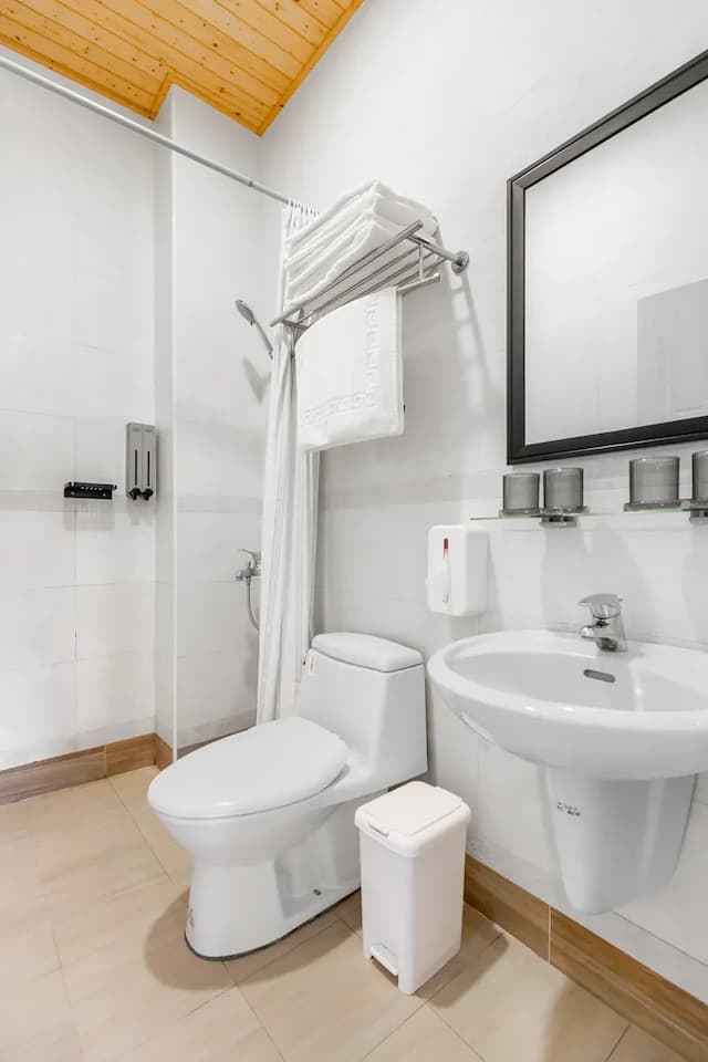 Harmony Smart Stay-Classic Quadruple Room_A201-12