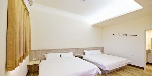 타운쉽 시즌 (Township season)-Quadruple room-1