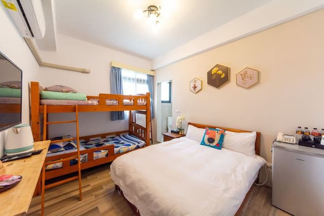 Jianguan hotel-Quadruple Suite-1