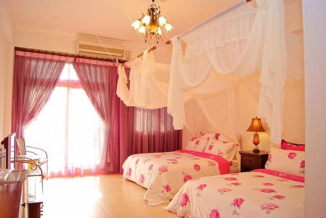 麗都小築｜歐式風格｜陽台x落地窗｜近海-豪華四人房-1