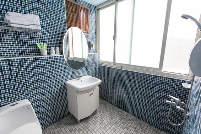 麗都小築｜歐式風格｜陽台x落地窗｜近海-豪華四人房-10