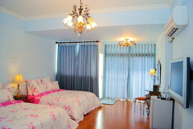 麗都小築｜歐式風格｜陽台x落地窗｜近海-豪華四人房-5