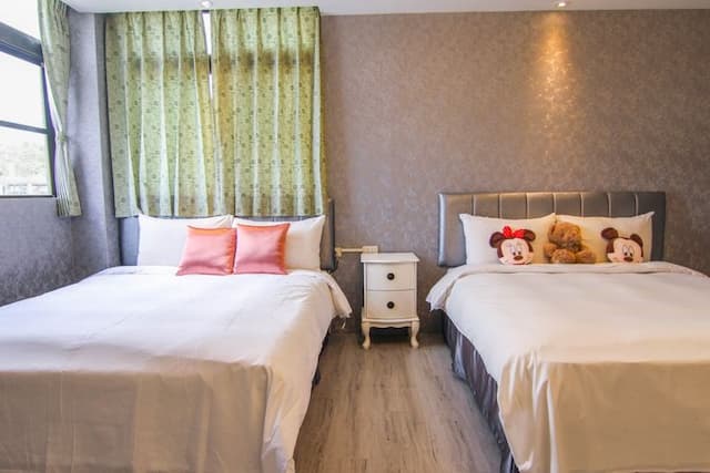 Loft Inn-Family Room-7