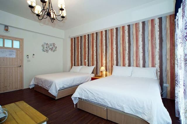 TRAVEL CATS-Quadruple Suite (no selection)-4