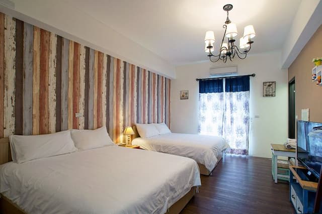 TRAVEL CATS-Quadruple Suite (no selection)-1