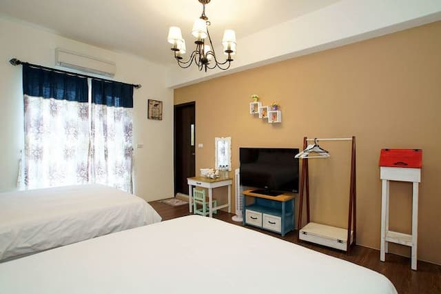 TRAVEL CATS-Quadruple Suite (no selection)-2