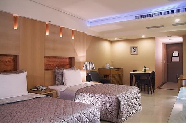 SLV HOTEL GROUP-SLV business hotel-Deluxe Triple Room-4