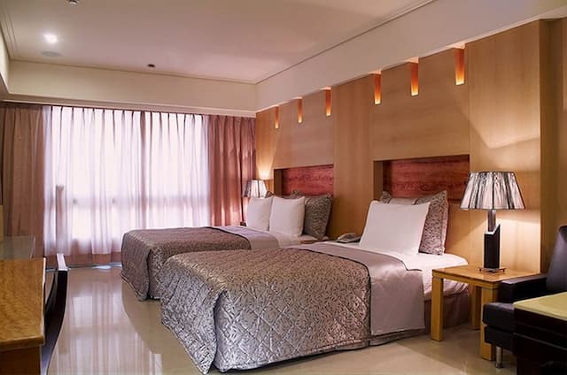 SLV HOTEL GROUP-SLV business hotel-Deluxe Triple Room-1