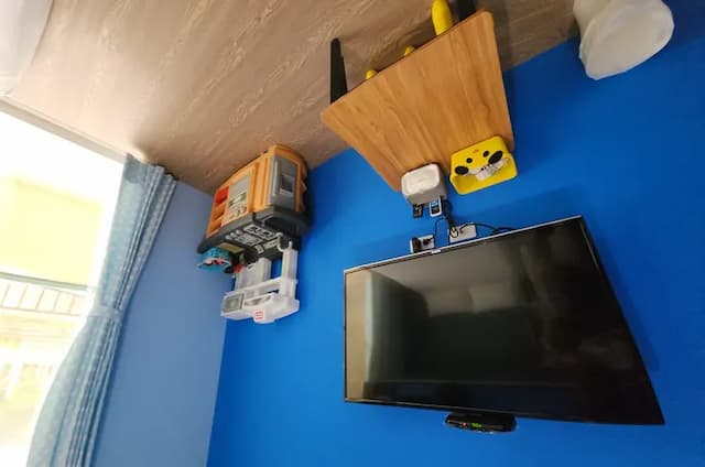 The railroad-Car-family room-4