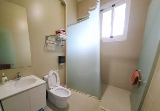 The railroad-Car-family room-8