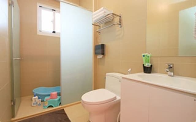 The railroad-Donuts - parent-child room-4