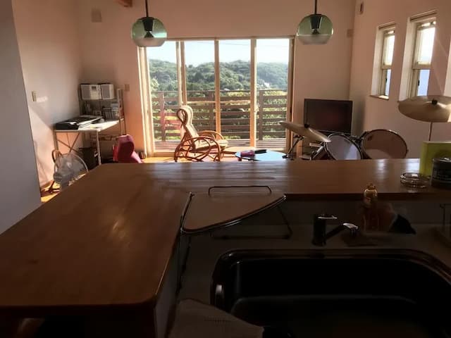 キッチンからリビング